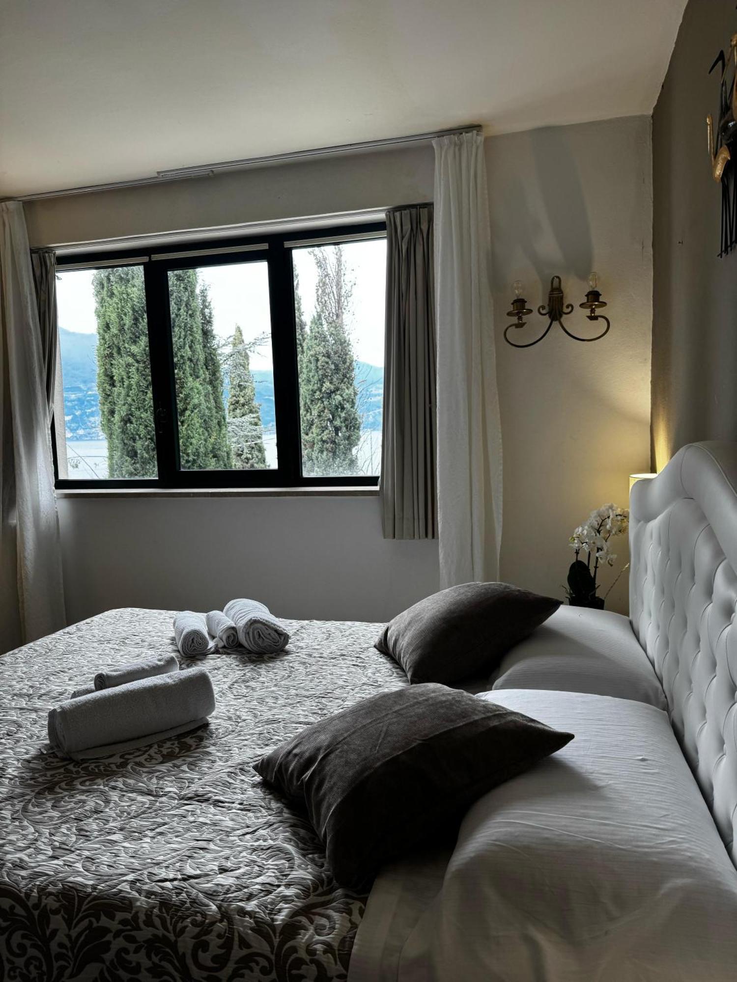 Wonderful Lake View Apartments With Pool With Breakfast Gardasee Torri Del Benaco Luaran gambar